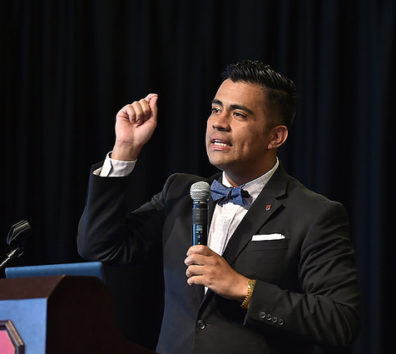 Rudy Trejo speaks to student during CAS Week of Welcome kickoff