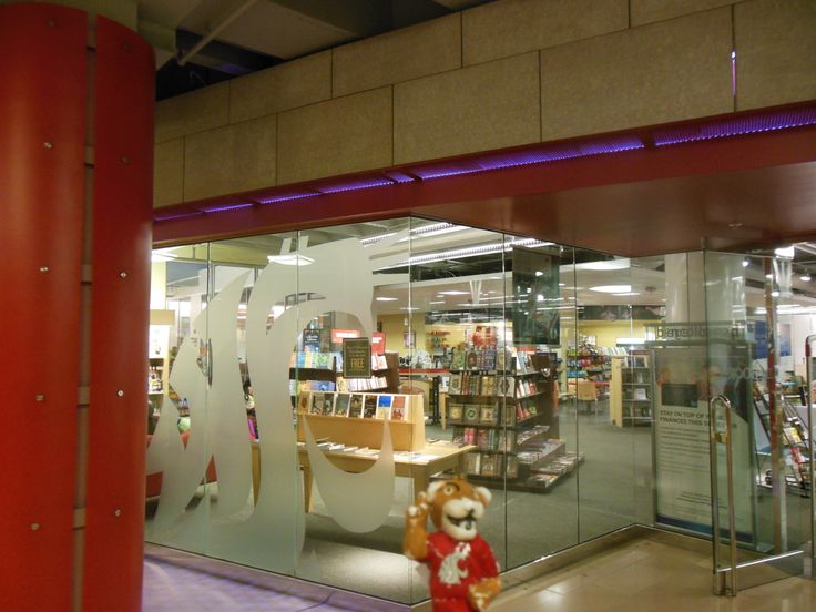 The Bookie entrance from the CUB hallway on the WSU Pullman campus