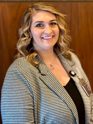 Headshot of Elizabeth Mayer.