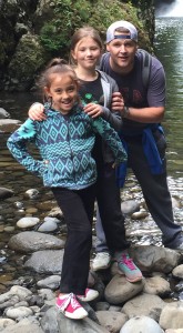 Reams with his daughters, Laili and Oceanna.