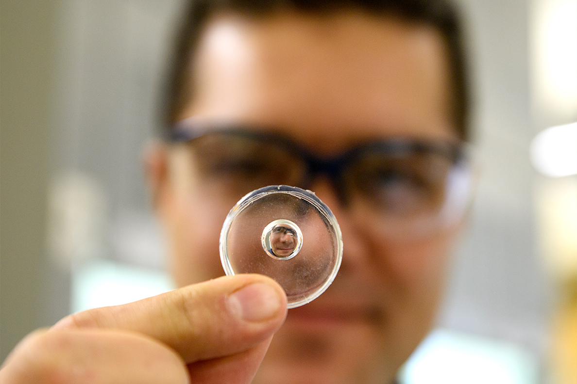 Mojtaba Falahati holds a small lens.