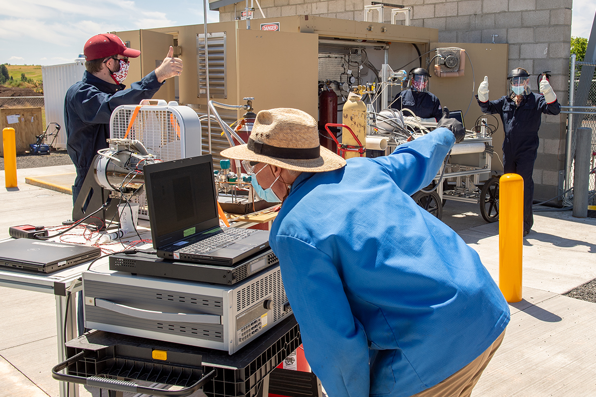 Researchers test a liquid hydrogen fuel cell