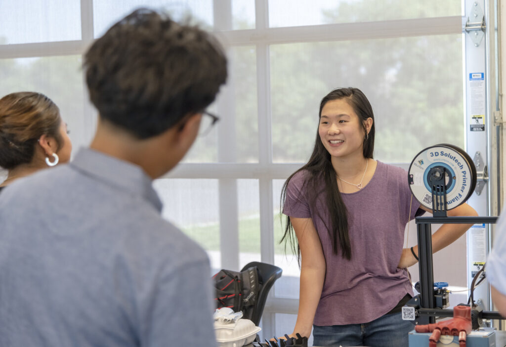 People visiting at an information booth on the WSU Tri-Cities campus.