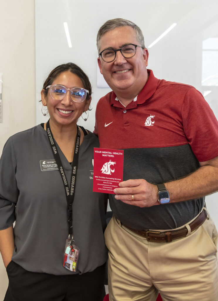 WSU System President Kirk Schulz and a WSU Tri-Cities employee.