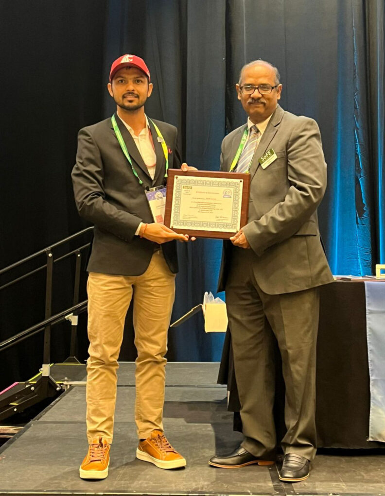 Aniket Kamboj accepts his award.