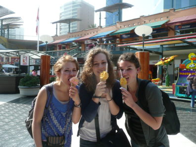 Honors students eating Peruvian sweets