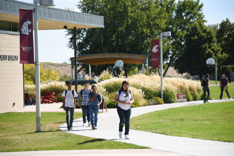 WSU students walking to class on the Tri-Cities campus.