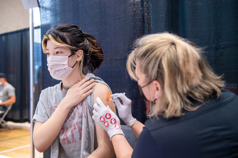 WSU Pullman student receives COVID-19 vaccine.