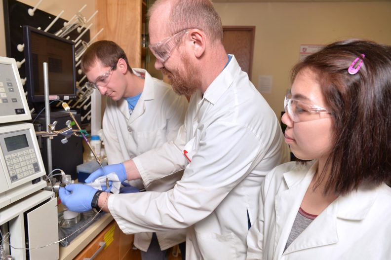 Dr. Dmitri Tolkatchev working with students in Alla Kostyukova's lab